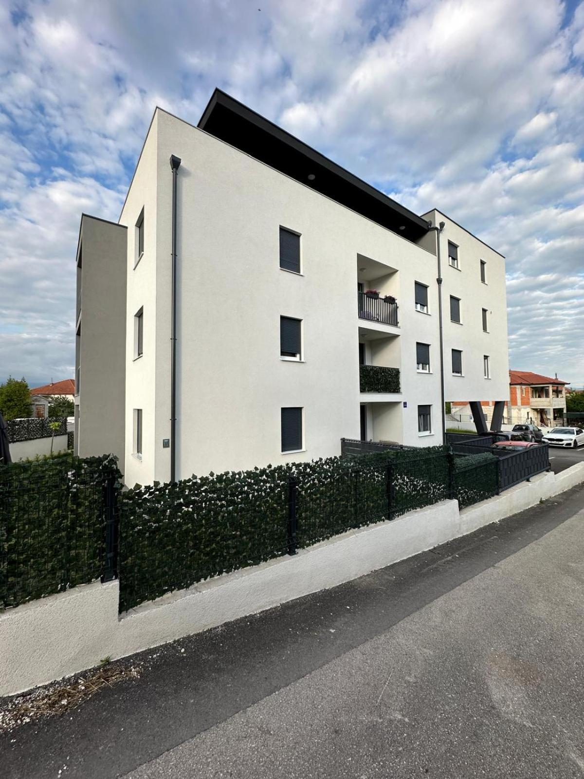 Studio Apartman Apollonia Sinj Exterior foto